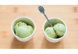 Helado de yogur y té matcha