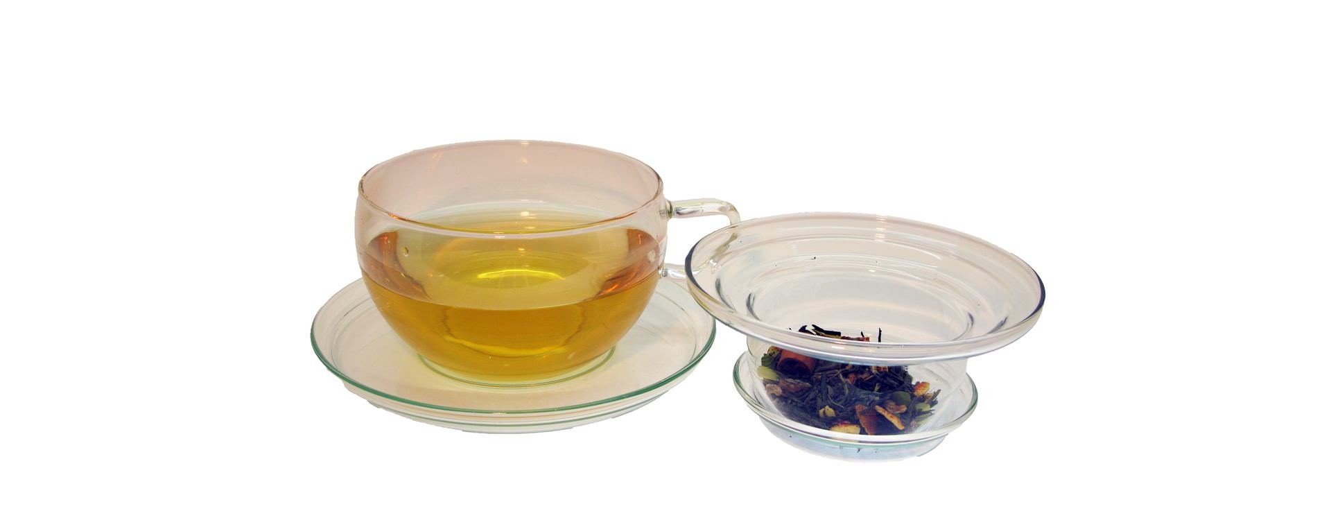 Para disfrutar de un delicioso té o infusión es indispensable una taza como  esta, que incorpora su tapa, plato y filtro para …